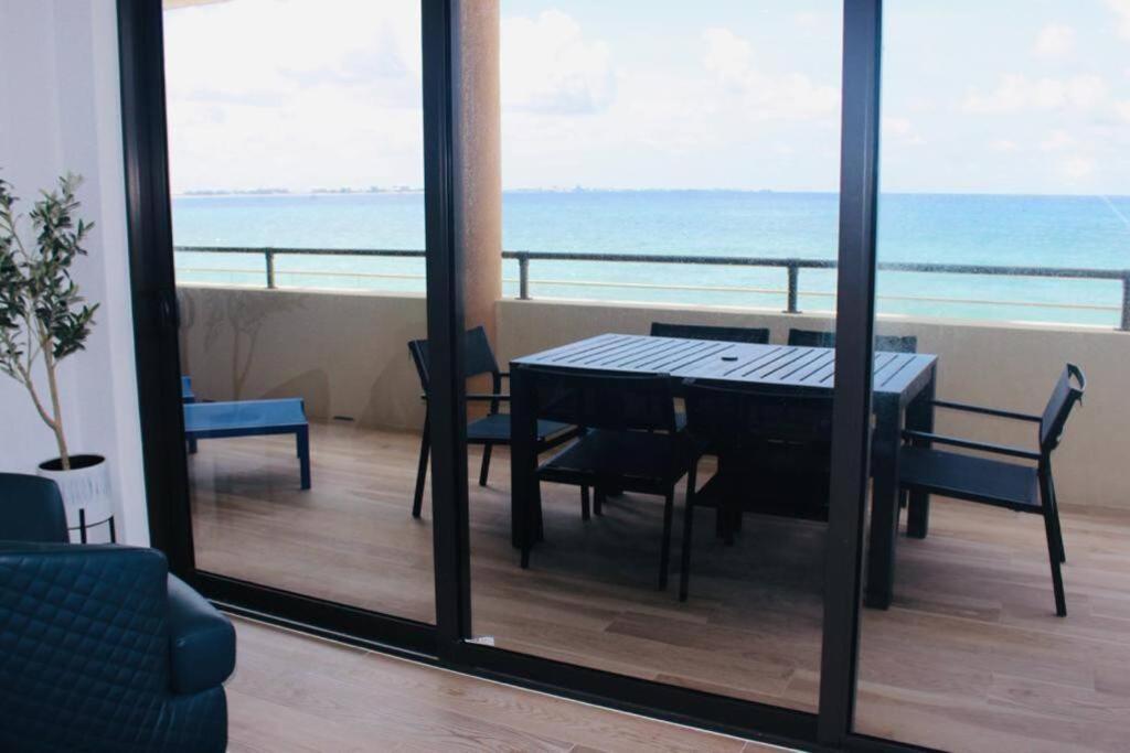 Luxury Ocean Front Seadreams 2 With 7 Mile Beach Views West Bay Exterior photo