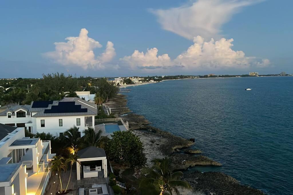 Luxury Ocean Front Seadreams 2 With 7 Mile Beach Views West Bay Exterior photo