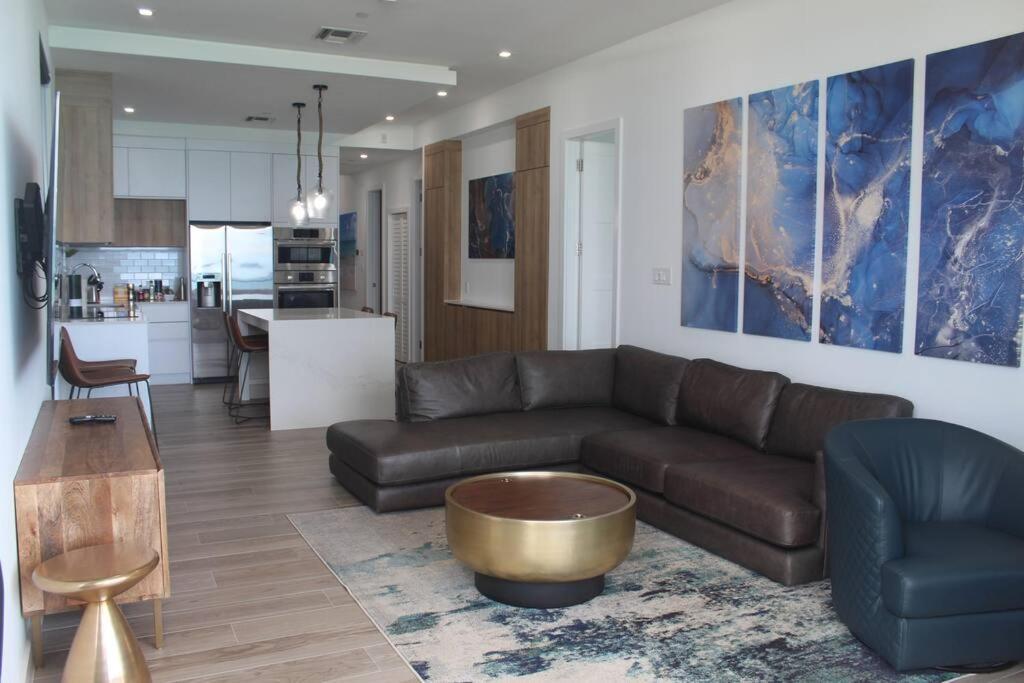 Luxury Ocean Front Seadreams 2 With 7 Mile Beach Views West Bay Exterior photo