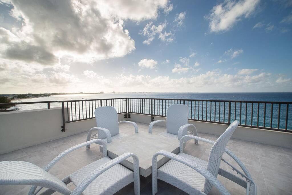Luxury Ocean Front Seadreams 2 With 7 Mile Beach Views West Bay Exterior photo